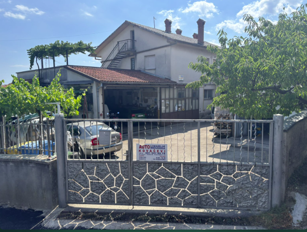 Ulaz u autoservis Auto Kovačevi — Rijeka